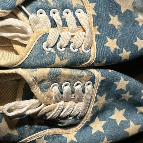 Blue sneakers with white stars - Picture 4 of 8